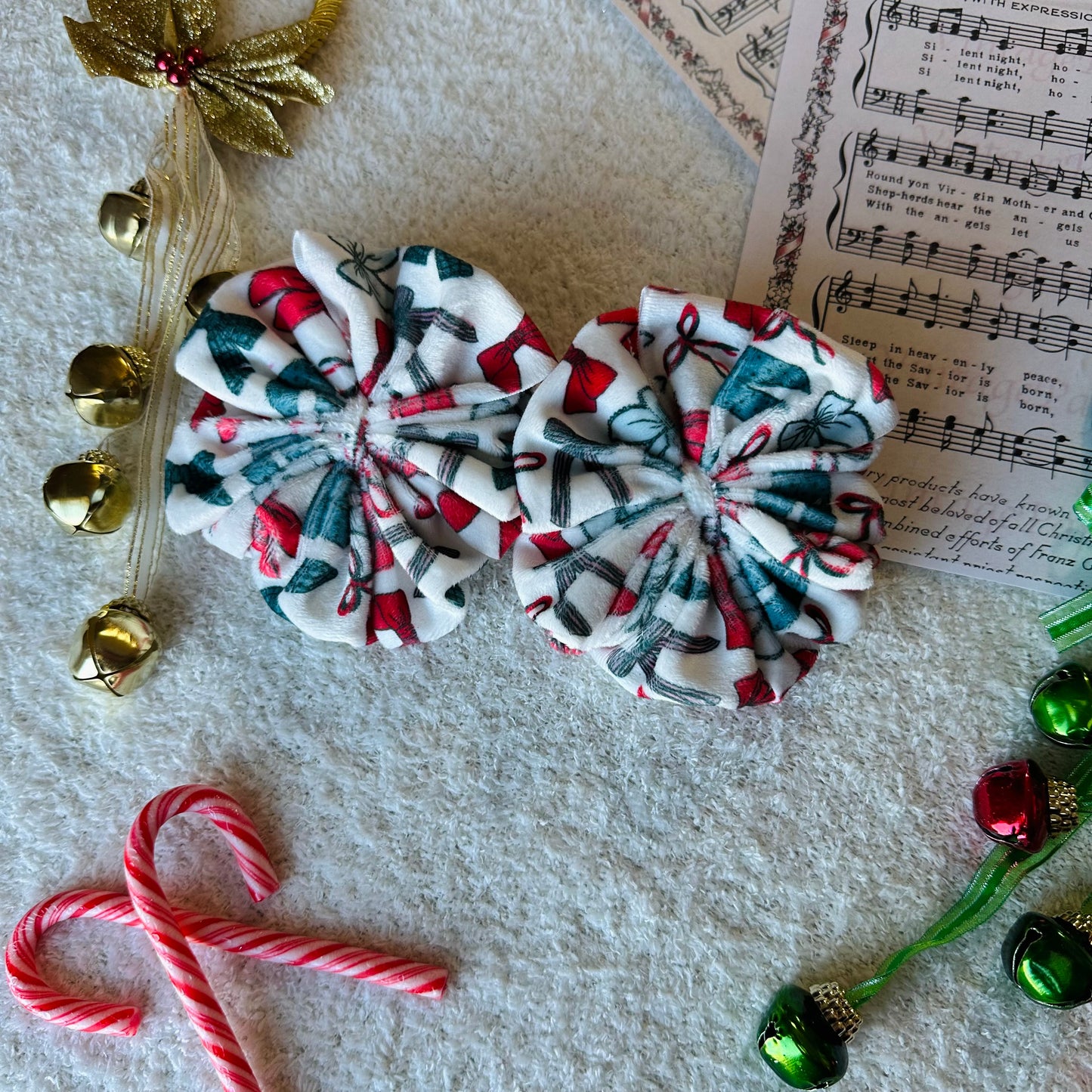 Holiday Bows Messy Piggies